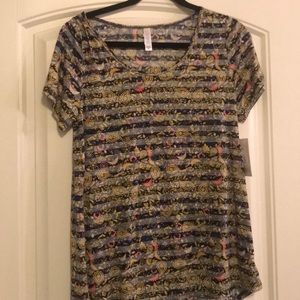LulaRoe Classic T - Medium